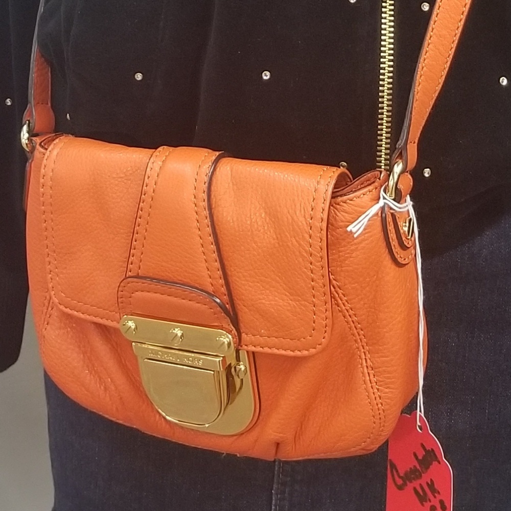 ⭕SOLD⭕Michael Kors crossbody leather bag